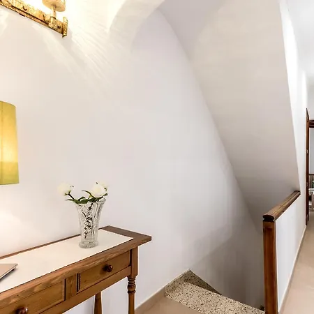 Prázdninový dům Townhouse Lleo 72 By Homevillas360